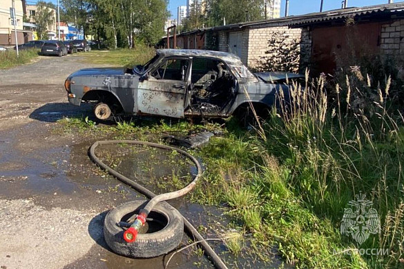  В Иванове подожгли заброшенный автомобиль